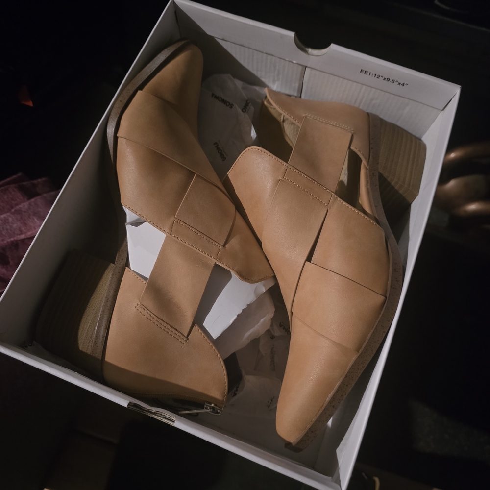 New! Sonoma Tan Boots